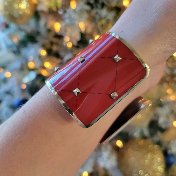 🆕️ VALENTINO Garavani Rockstud cuff stud bracelet Gift - Picture 4 of 16